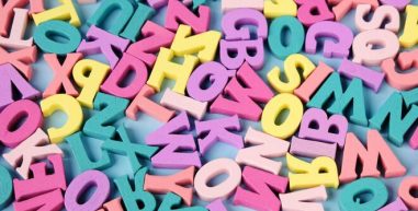 Qual o objetivo de trabalhar as letras do alfabeto na educação infantil?