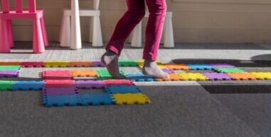 Como o E.V.A. contribui na prevenção de acidentes domésticos?